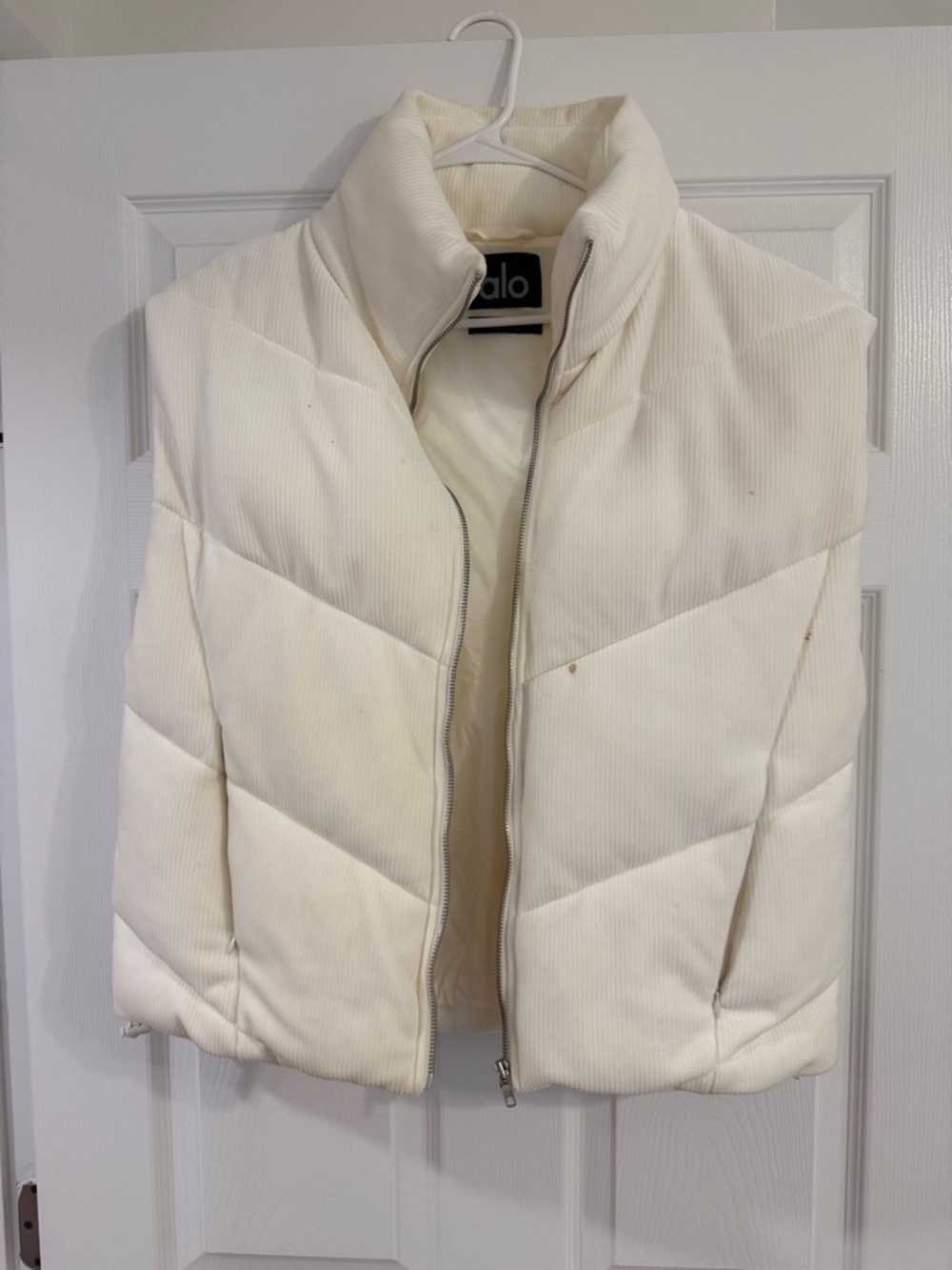 ALO Yoga Women’s Ivory Quilted Puffer Vest